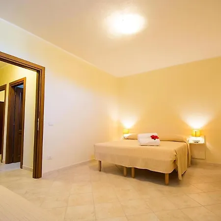 Relaxing Le Residenze Del Maria Rosaria No2210 Sleeps 3 Persons דירה אורוסיי