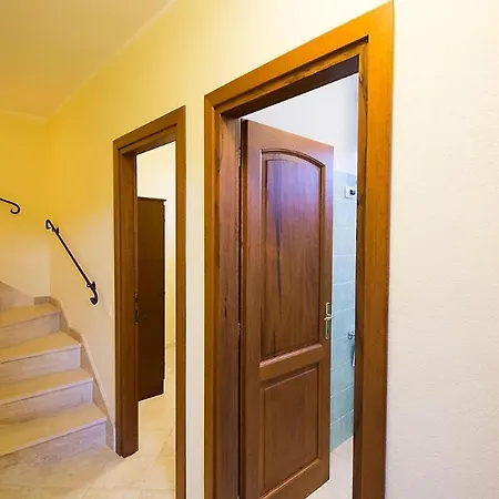 Relaxing Le Residenze Del Maria Rosaria No2210 Sleeps 3 Persons דירה